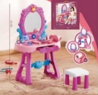 Toaletka B/O z krzesełkiem 23el 49x29x74cm. Wydawca: Madej. SmakLiter.pl Opakowanie Toaletka B/O z krzesełkiem 23el 49x29x74cm