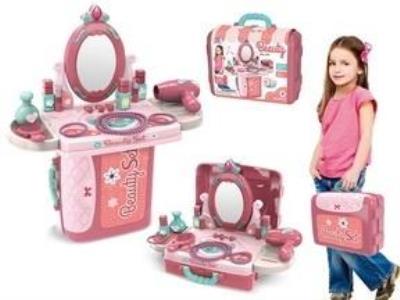 Toaletka kuferek. Wydawca: Madej. SmakLiter.pl Opakowanie Toaletka kuferek