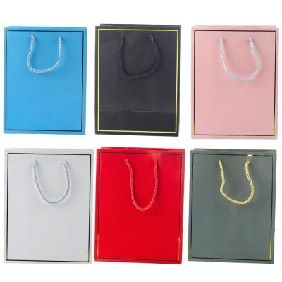 Opakowanie Torba prezentowa 23x18x10cm MIX