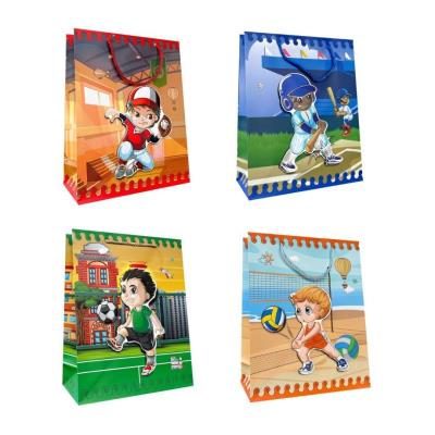 Torebka prezentowa dziecięca M sportowiec mix. Wydawca: JU-PITER. SmakLiter.pl Opakowanie Torebka prezentowa dziecięca M sportowiec mix