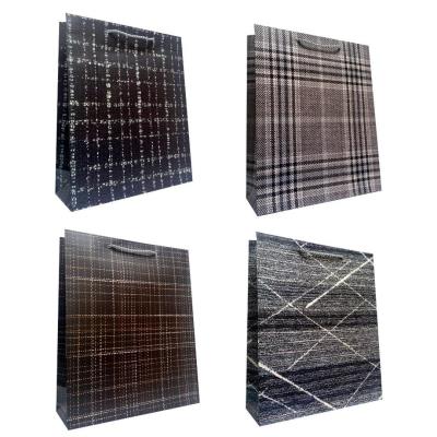 Torebka prezentowa uniwersalna M krata mix. Wydawca: JU-PITER. SmakLiter.pl Opakowanie Torebka prezentowa uniwersalna M krata mix