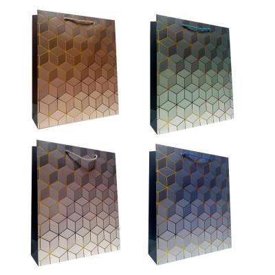 Torebka prezentowa uniwersalna M metalizowana mix. Wydawca: JU-PITER. SmakLiter.pl Opakowanie Torebka prezentowa uniwersalna M metalizowana mix