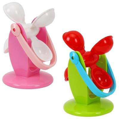 Wiatrak do zabawy piaskiem i wodą mix. Wydawca: Technok. SmakLiter.pl Opakowanie Wiatrak do zabawy piaskiem i wodą mix