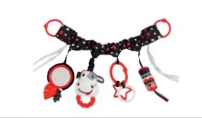 Zawieszka na wózek kontrastowa krowa. Wydawca: Balibazoo. SmakLiter.pl Opakowanie Zawieszka na wózek kontrastowa krowa