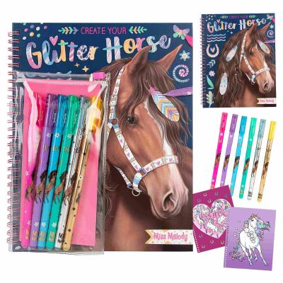 Zestaw Glitter Horse Miss Melody z zestawem żelopisów 12931A. Wydawca: DEPESCHE. SmakLiter.pl Opakowanie Zestaw Glitter Horse Miss Melody z zestawem żelopisów 12931A