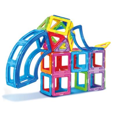 Zestaw kreatywny Magformers 90 elementów. Wydawca: MAGFORMERS. SmakLiter.pl Opakowanie Zestaw kreatywny Magformers 90 elementów