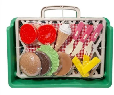 Zestaw kuchenny piknikowy w walizce. Wydawca: SWEDE. SmakLiter.pl Opakowanie Zestaw kuchenny piknikowy w walizce