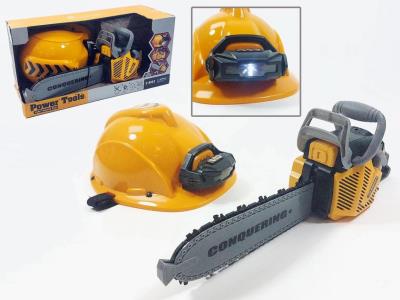 Zestaw piła łańcuchowa + kask. Wydawca: Madej. SmakLiter.pl Opakowanie Zestaw piła łańcuchowa + kask