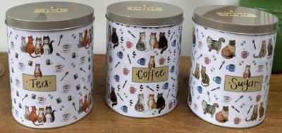 Zestaw puszek herbata kawa cukier 4 koty. Wydawca: Alex Clark. SmakLiter.pl Opakowanie Zestaw puszek herbata kawa cukier 4 koty