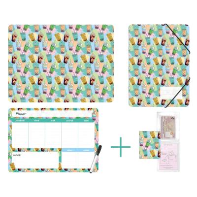 Zestaw szkolny z nadrukiem bubble tea. Wydawca: biurfol. SmakLiter.pl Opakowanie Zestaw szkolny z nadrukiem bubble tea