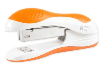 Zszywacz niebieski 25 kartek pomarańczowy. Wydawca: TETIS. SmakLiter.pl Opakowanie Zszywacz niebieski 25 kartek pomarańczowy