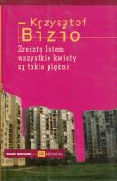 Zresztą latem wszystkie kwiaty są takie piękne. Autor: Bizio Krzysztof. SmakLiter.pl Okładka książki Zresztą latem wszystkie kwiaty są takie piękne