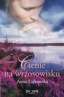 Cienie na wrzosowisku. Autor: Łajkowska Anna. SmakLiter.pl Okładka książki Cienie na wrzosowisku
