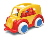 Auto taxi z dwoma figurkami. Autor: Zabawka. SmakLiter.pl Okładka książki Auto taxi z dwoma figurkami