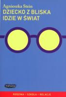 Dziecko z bliska idzie w świat. Autor: Agnieszka Stein. SmakLiter.pl Okładka książki Dziecko z bliska idzie w świat