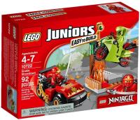 Lego Juniors Ninjago Starcie z wężem. Autor: Juniors. SmakLiter.pl Okładka książki Lego Juniors Ninjago Starcie z wężem
