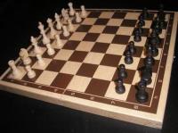 Szachy drewniane. Wydawca: ABINO. SmakLiter.pl Opakowanie Szachy drewniane