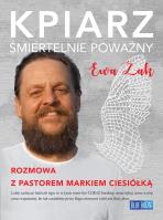 Kpiarz śmiertelnie poważny. Autor: Żak Ewa. SmakLiter.pl Okładka książki Kpiarz śmiertelnie poważny