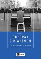 Chłopak z pianinem. O sztuce i wojnie na Ukrainie. Autor: Ewa Sułek. SmakLiter.pl Okładka książki Chłopak z pianinem. O sztuce i wojnie na Ukrainie