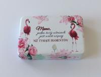 Mini szkatułka na biżuterię, Mamo, jeden Twój uśmiech jest wart więcej niż tysiące diamentów, Flaming. Wydawca: Jawi. SmakLiter.pl Opakowanie Mini szkatułka na biżuterię, Mamo, jeden Twój uśmiech jest wart więcej niż tysiące diamentów, Flaming