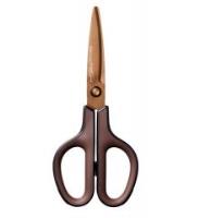 Nożyczki Titanium brązowe PLUS. Wydawca: Plus. SmakLiter.pl Opakowanie Nożyczki Titanium brązowe PLUS