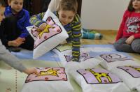 Złapmy Lwa gra dywanowa. Autor:   Praca zbiorowa. SmakLiter.pl Okładka książki Złapmy Lwa gra dywanowa