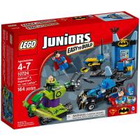 LEGO JUNIORS BATMAN I SUPERMAN KONTRA LEX LUTHOR 10724 . Wydawca: LEGO. SmakLiter.pl Opakowanie LEGO JUNIORS BATMAN I SUPERMAN KONTRA LEX LUTHOR 10724