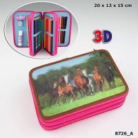 PIÓRNIK POTRÓJNY Z WYPOSAŻENIEM HORSES DREAMS 8726A. Wydawca: PLUS-Z. SmakLiter.pl Opakowanie PIÓRNIK POTRÓJNY Z WYPOSAŻENIEM HORSES DREAMS 8726A
