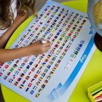 Okładka książki PODKŁADKA NA BIURKO + PISAK DWUSTRONNA MAPA POLITYCZNA ŚWIATA 