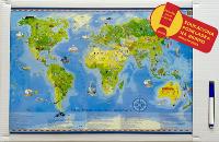Okładka książki PODKŁADKA NA BIURKO + PISAK DWUSTRONNA MAPA ŚWIATA MŁODEGO ODKRYWCY 