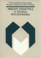 Okładka książki Między praktyką a teorią wychowania