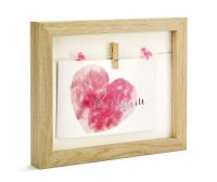 Ramka LED na zdjęcie z hasłem Kocham. Wydawca: Jawi. SmakLiter.pl Opakowanie Ramka LED na zdjęcie z hasłem Kocham