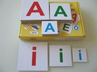 Zestaw dydaktyczny. Samogłoski. Autor:   Praca zbiorowa. SmakLiter.pl Okładka książki Zestaw dydaktyczny. Samogłoski