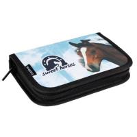 Piórnik z wyposażeniem Horses. Wydawca: Starpak. SmakLiter.pl Opakowanie Piórnik z wyposażeniem Horses