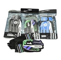 Rękawice bramkarskie. Wydawca: Pierot Wydawnictwo. SmakLiter.pl Opakowanie Rękawice bramkarskie