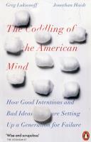 The Coddling of the American Mind. Autor: Lukianoff Greg, Haidt Jonathan. SmakLiter.pl Okładka książki The Coddling of the American Mind