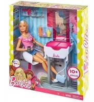 Opakowanie Barbie. Lalka w salonie fryzjerskim