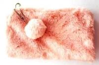 Kosmetyczka/Piórnik - futro (róż). Wydawca: Jawi. SmakLiter.pl Opakowanie Kosmetyczka/Piórnik - futro (róż)