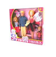 Lalka z rodziną. Wydawca: Pierot Wydawnictwo. SmakLiter.pl Opakowanie Lalka z rodziną