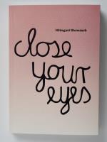 Hildegard Skowash Close your eyes Katalog wystawy. Autor:   Praca zbiorowa. SmakLiter.pl Okładka książki Hildegard Skowash Close your eyes Katalog wystawy