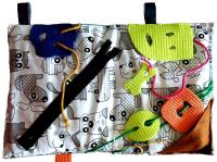 Okładka książki Książeczka sensoryczno-manipulacyjna. Radosne..