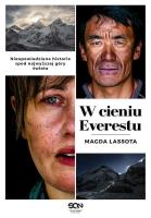 W cieniu Everestu. Autor: Magda Lassota. SmakLiter.pl Okładka książki W cieniu Everestu