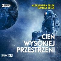 Cień wysokiej przestrzeni. Audiobook. Autor: Aleksandra Zelek, Tomasz Zelek. SmakLiter.pl Okładka książki Cień wysokiej przestrzeni. Audiobook
