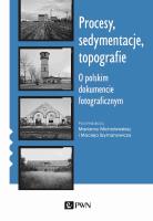 Procesy, sedymentacje, topografie.. O polskim dokumencie fotograficznym. Autor: Michałowska Marianna, Maciej Szymanowicz (ilustr.). SmakLiter.pl Okładka książki Procesy, sedymentacje, topografie.. O polskim dokumencie fotograficznym