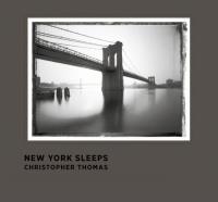 New York Sleeps. Autor: Thomas Christopher. SmakLiter.pl Okładka książki New York Sleeps