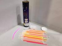 Bransoletki łamane fluo w tubie 50szt. Wydawca: ADAR. SmakLiter.pl Opakowanie Bransoletki łamane fluo w tubie 50szt