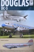 DOUGLAS DC-3 FLIGHT CRAFT. Autor: Robert Jackson. SmakLiter.pl Okładka książki DOUGLAS DC-3 FLIGHT CRAFT
