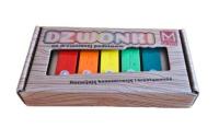 Dzwonki 5-tonowe kolorowe na drewnianej ramie. Wydawca: MAREK. SmakLiter.pl Opakowanie Dzwonki 5-tonowe kolorowe na drewnianej ramie