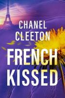 French Kissed. Autor: Chanel Cleeton. SmakLiter.pl Okładka książki French Kissed