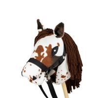 Hobby Horse Skippi. Koń na kiju gniado-srokaty. Wydawca: Handlosfera. SmakLiter.pl Opakowanie Hobby Horse Skippi. Koń na kiju gniado-srokaty